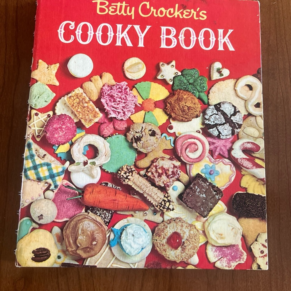 Betty Crocker Cooky Book 1st edition 4th printing Excellent Condition.